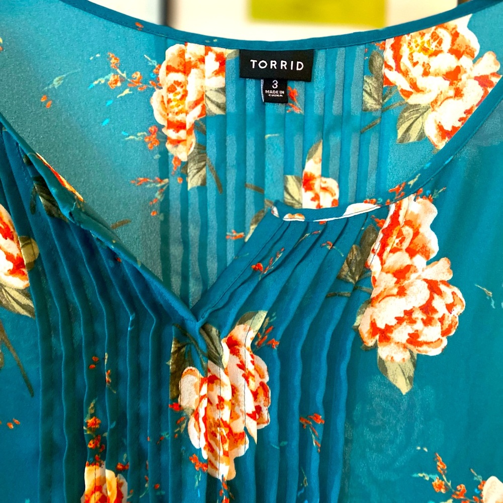 Torrid flower sheer top size 3 excellent condition